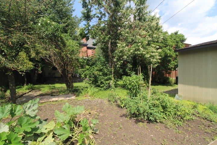 5546 Hays St, Pittsburgh, PA 15206 Tomatoes? Peppers? Squash? Onions? Rhubard? There's such rich amended soil here to plant with greens or flowers