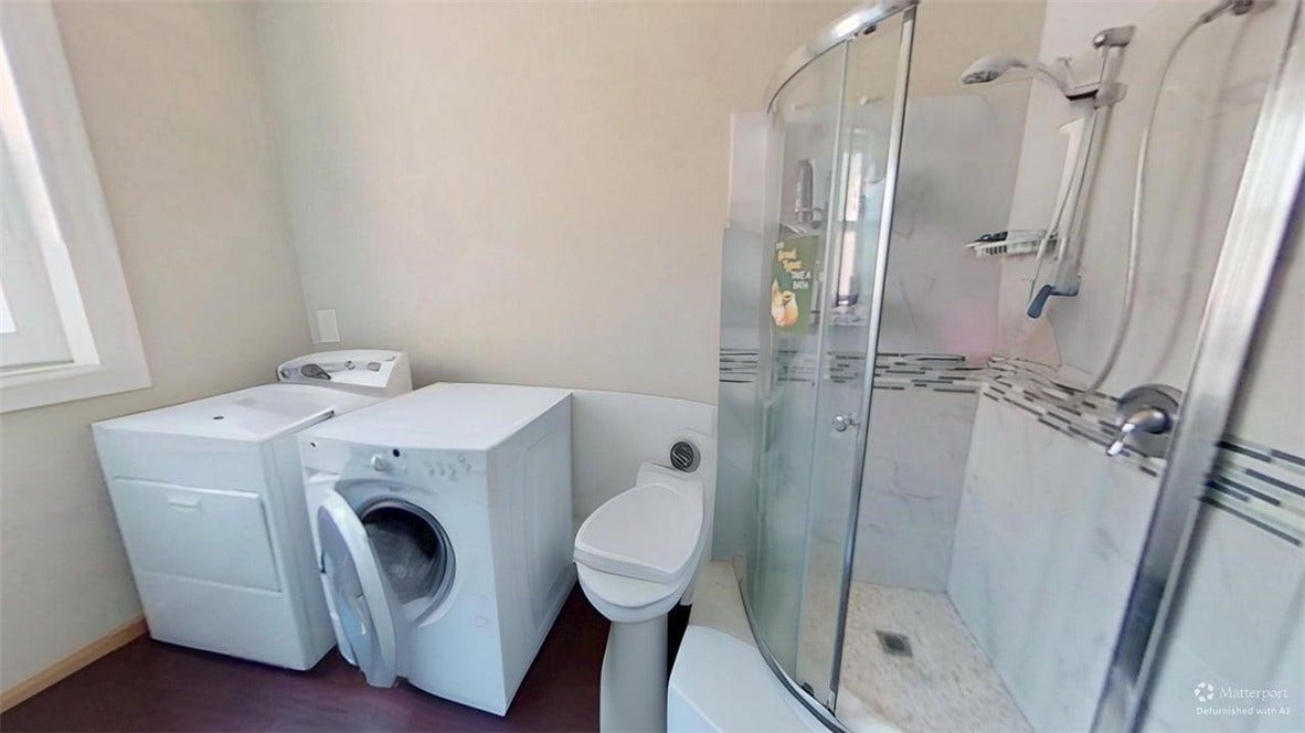 5546 Hays St, Pittsburgh, PA 15206 Second floor bath with laundry
