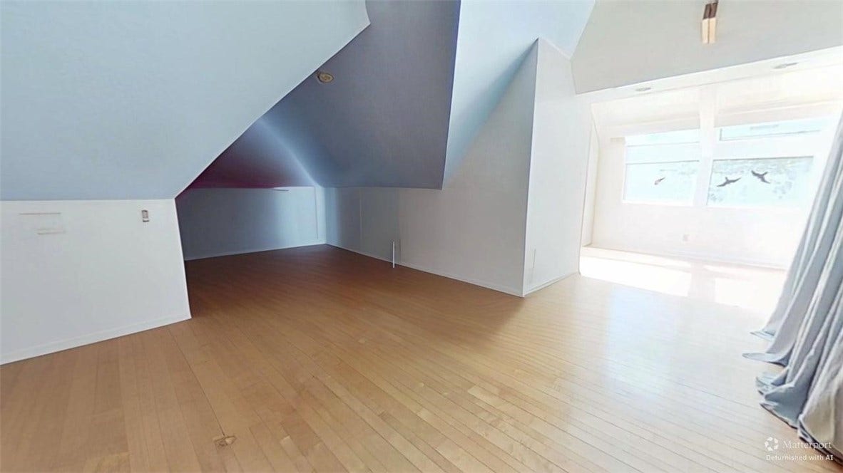 5546 Hays St, Pittsburgh, PA 15206 Primary Suite? Media Room? Guest Space? This space is a true chameleon