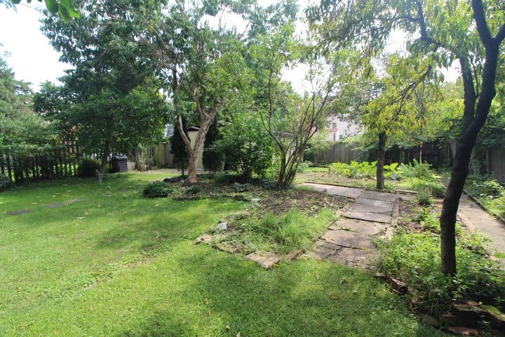 5546 Hays St, Pittsburgh, PA 15206 Wide view of garden area and looking towards the garage
