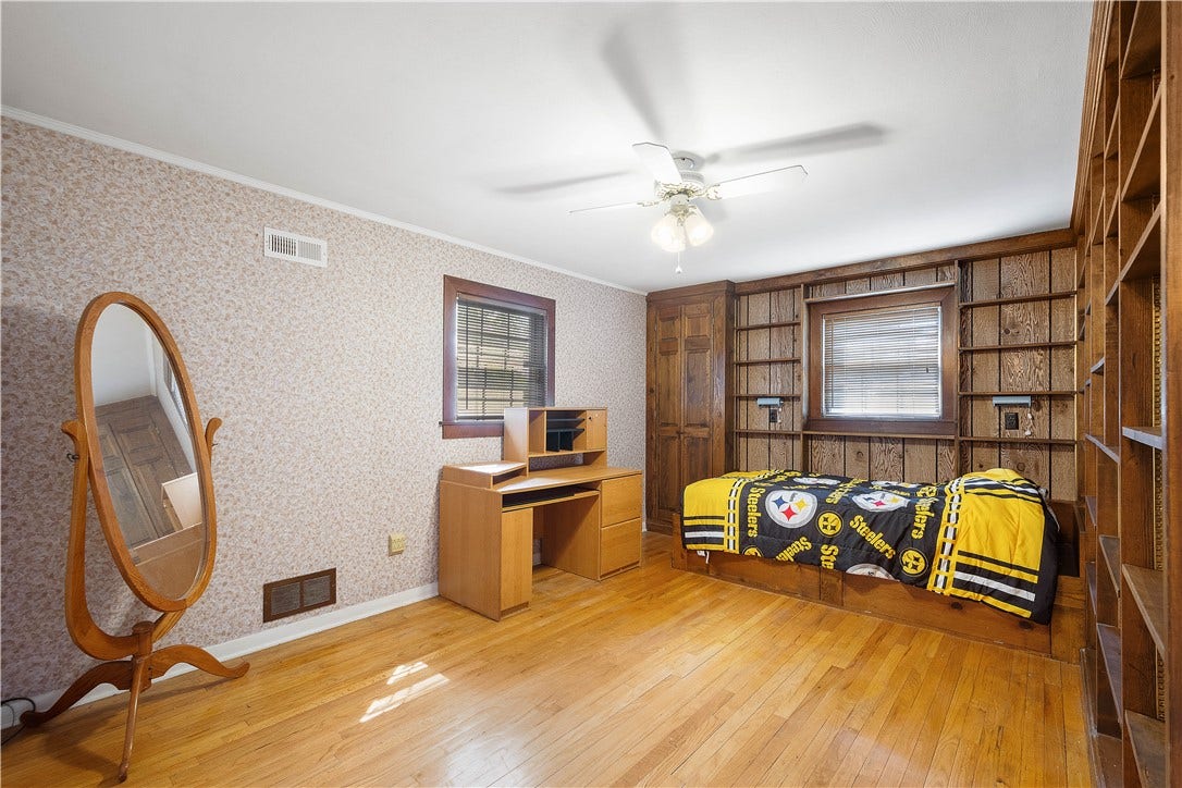 628 Orchard Hill Dr, Pittsburgh, PA 15238 2nd floor