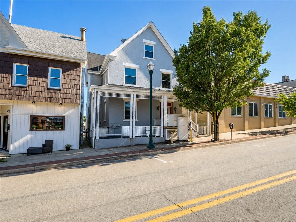 78 E Beau St