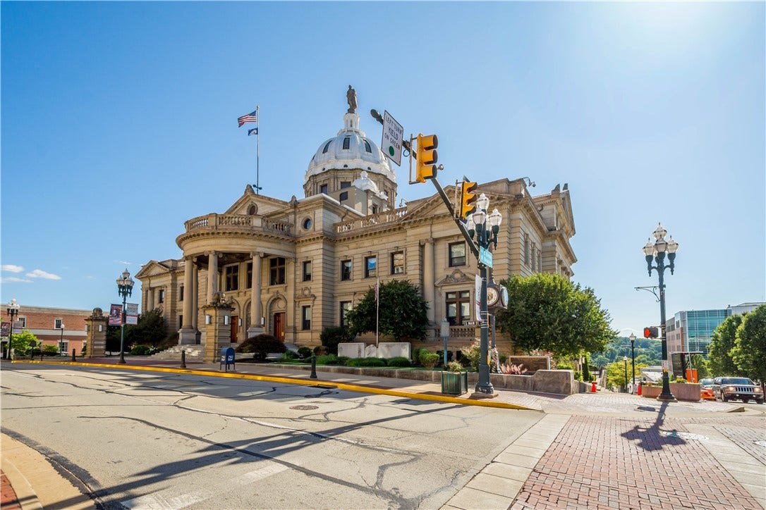 Washington County Courthouse and services about a block away.