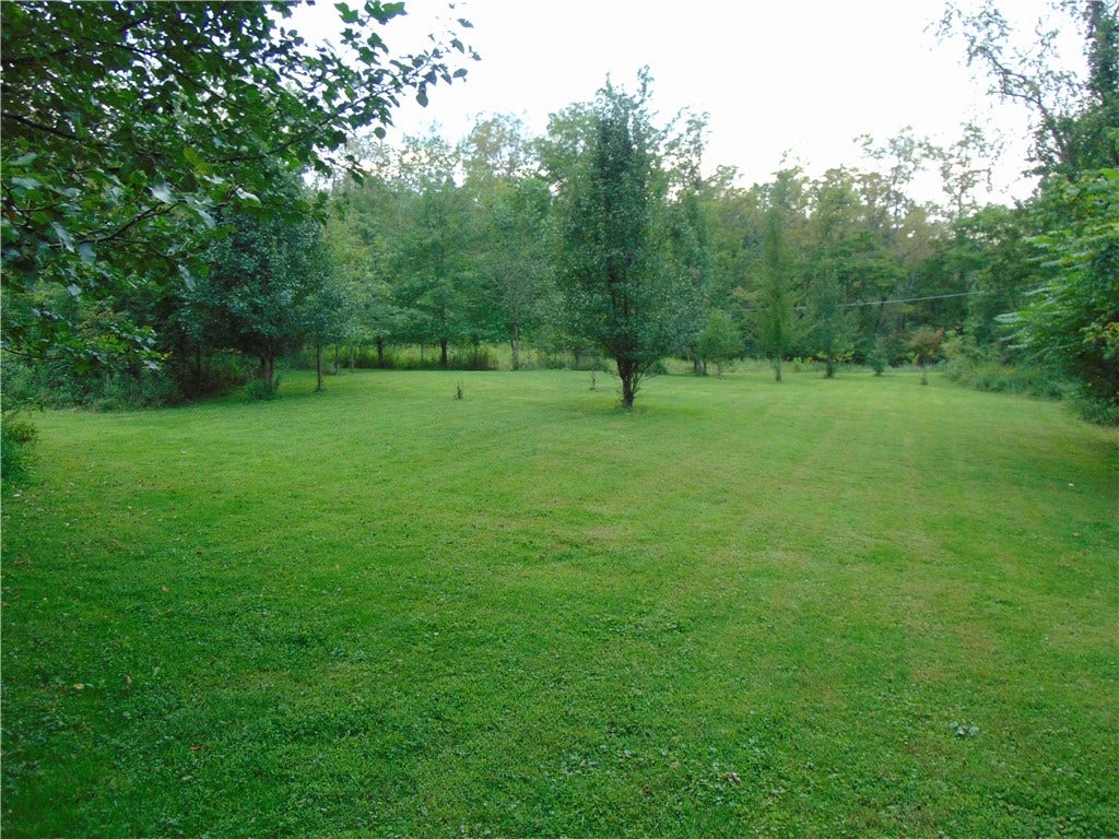 100 Robbins Drive, West Newton, PA 15089