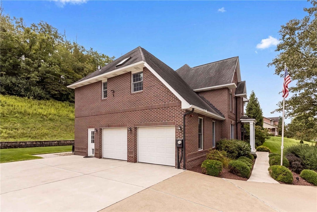 3040 Thomas Jefferson Dr, Jefferson Hills, PA 15025