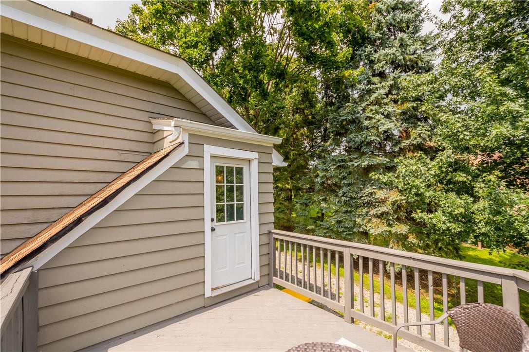 entrance from kitchen to deck