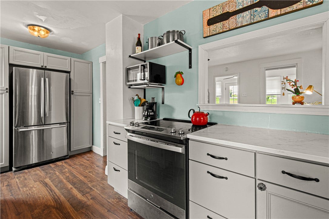 plenty of cabinet and counter space for a small home