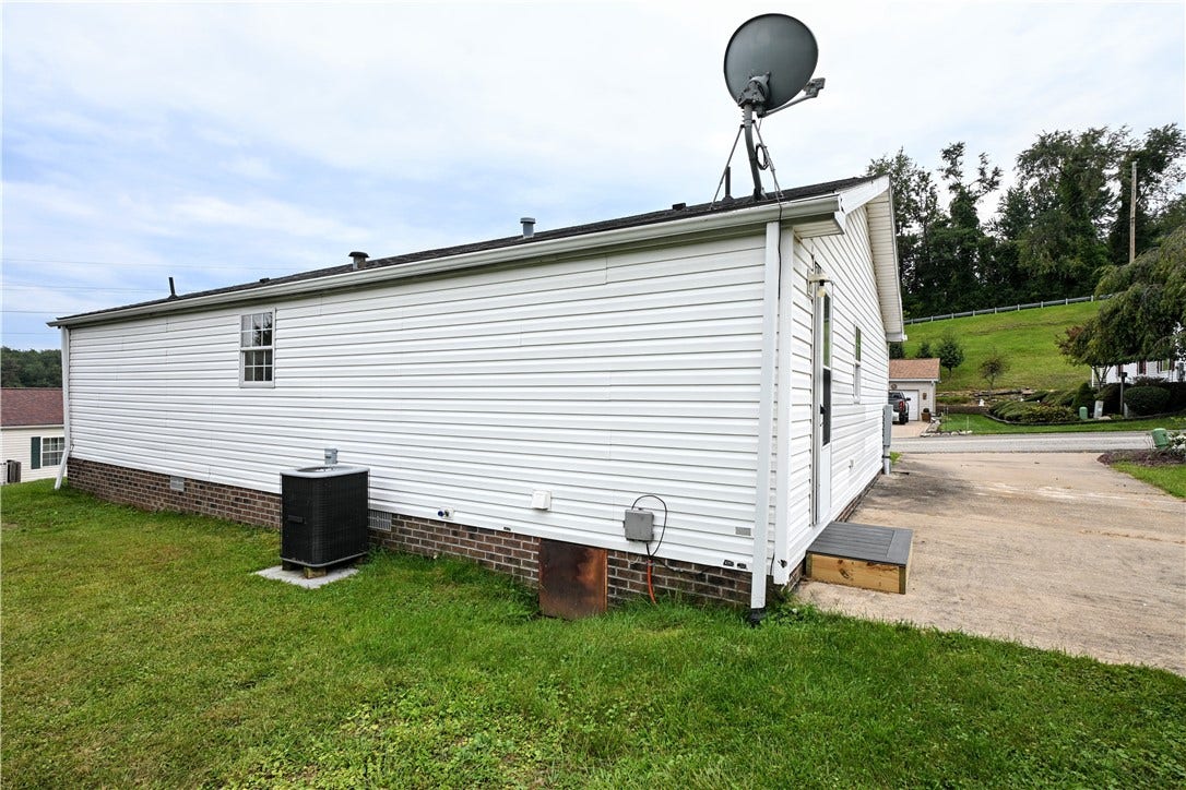 1039 Golden Circle, Elizabeth, PA 15037