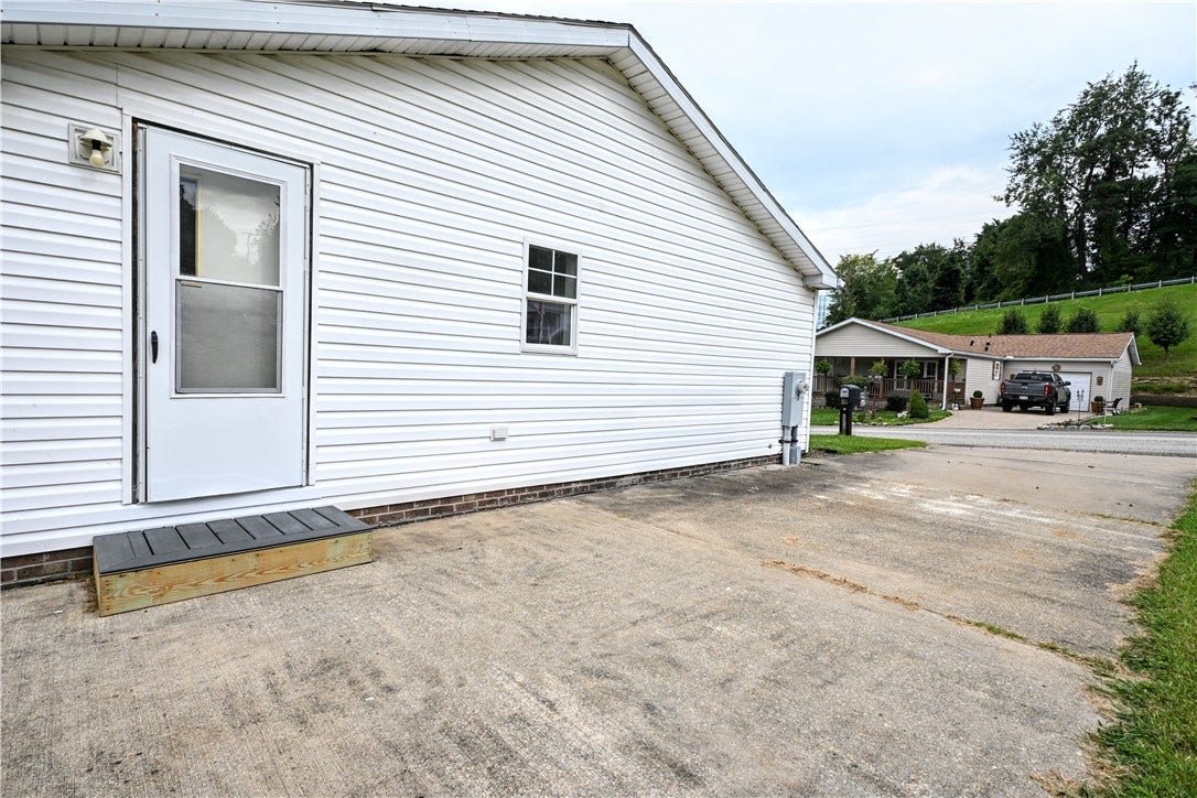 1039 Golden Circle, Elizabeth, PA 15037