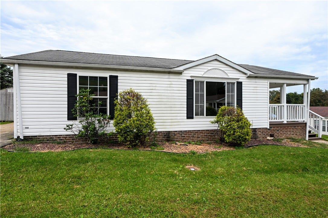 1039 Golden Circle, Elizabeth, PA 15037