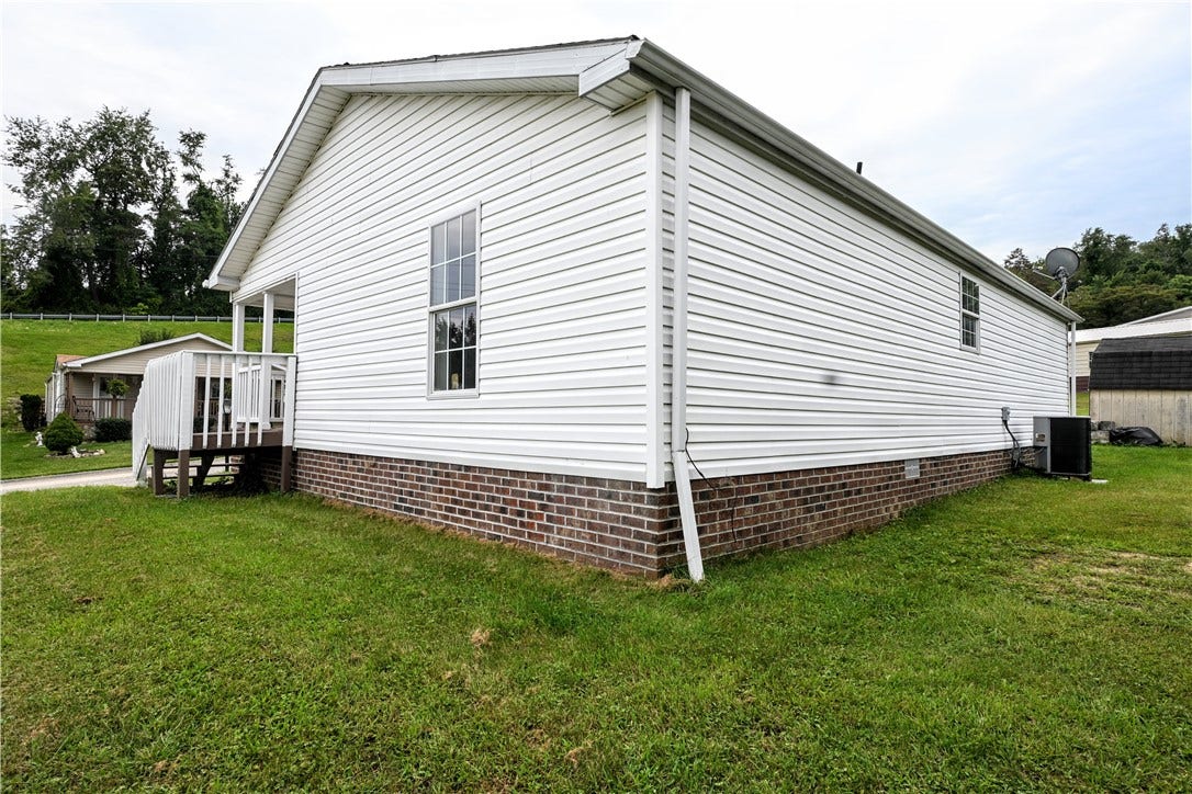 1039 Golden Circle, Elizabeth, PA 15037