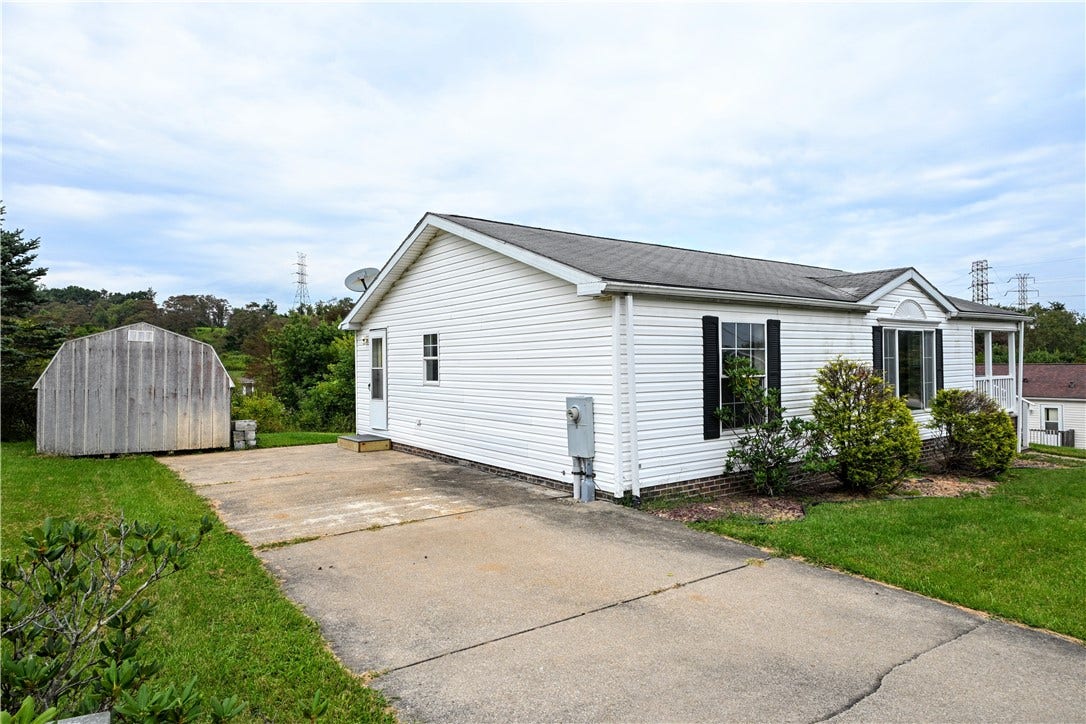 1039 Golden Circle, Elizabeth, PA 15037