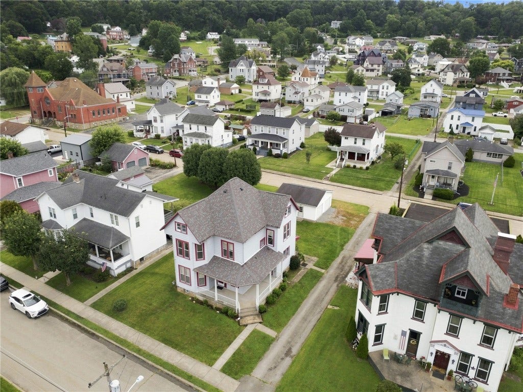 209 S 5TH STREET, West Newton, PA 15089