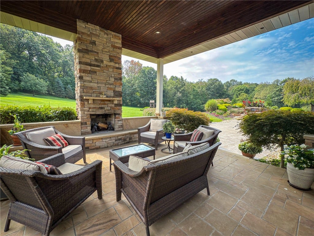 921 Three Degree Rd, Butler, PA 16002