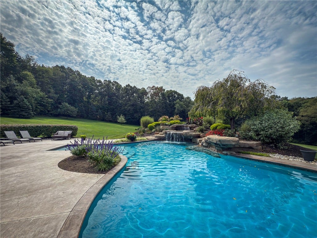 921 Three Degree Rd, Butler, PA 16002