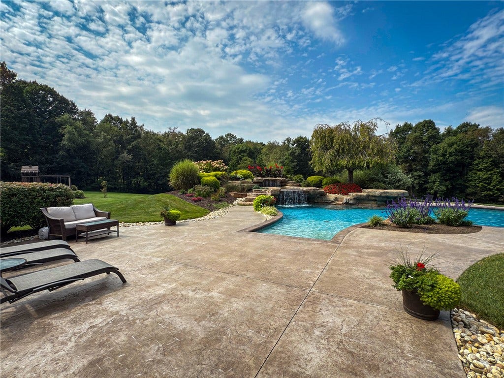 921 Three Degree Rd, Butler, PA 16002