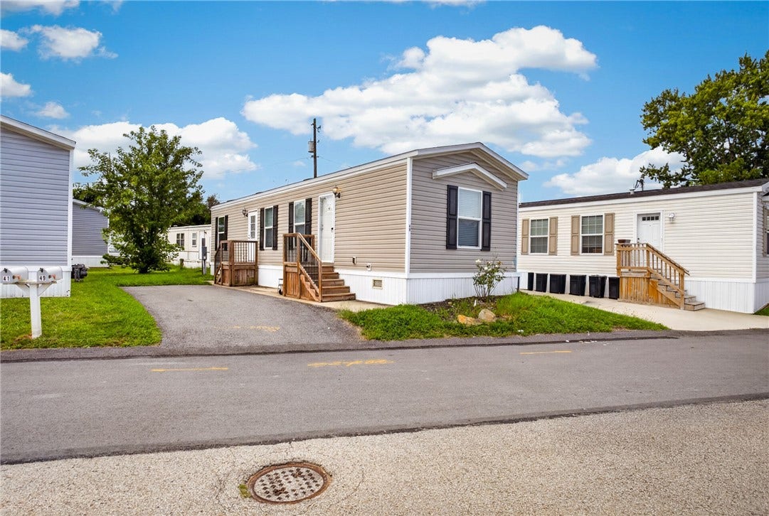 49 Imperial Ave, Washington, PA 15301