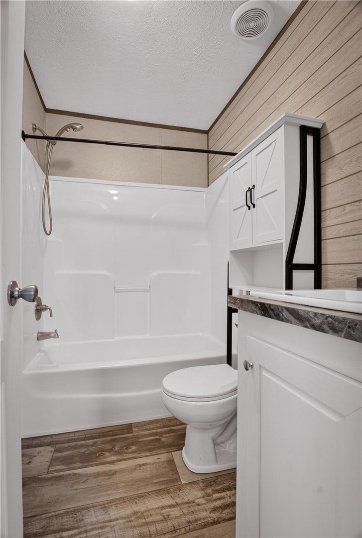 49 Imperial Ave, Washington, PA 15301