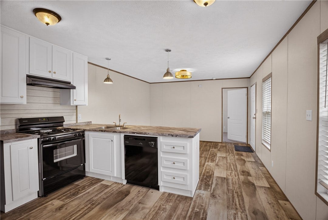 49 Imperial Ave, Washington, PA 15301
