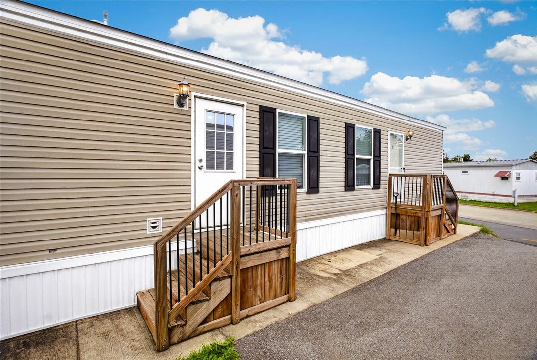 49 Imperial Ave, Washington, PA 15301