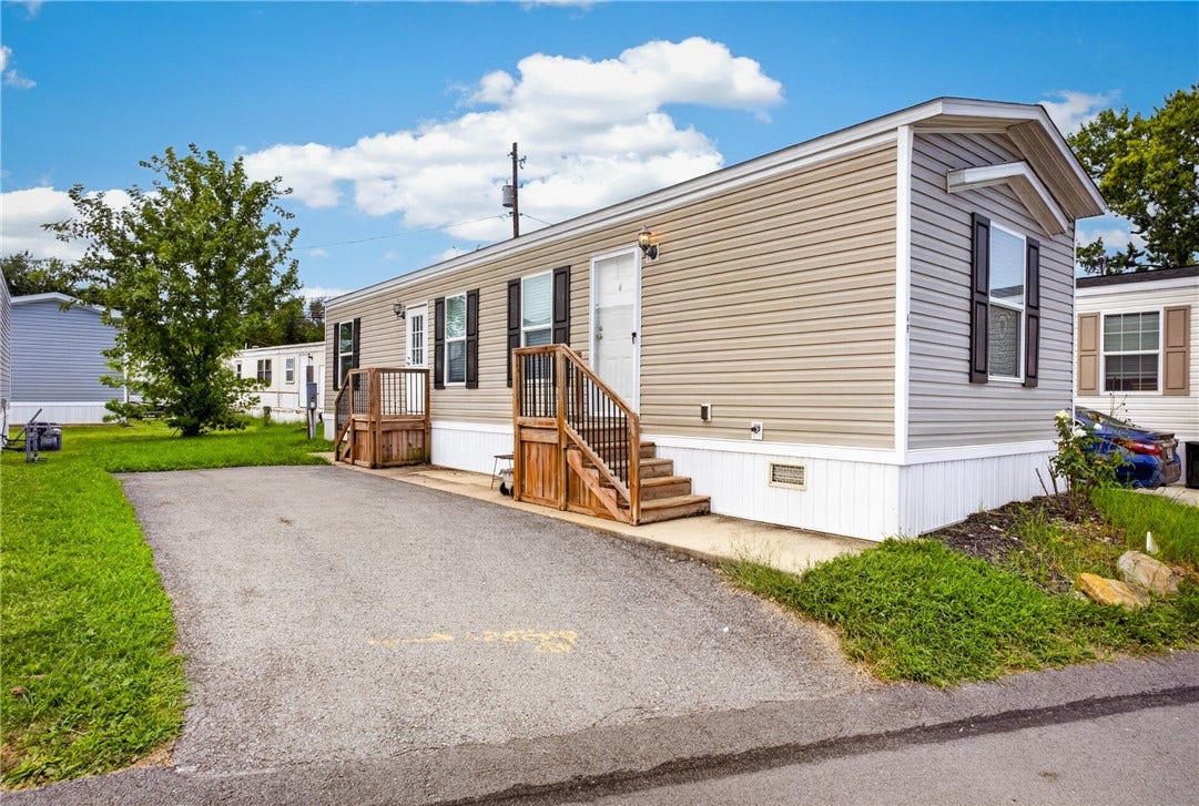 49 Imperial Ave, Washington, PA 15301