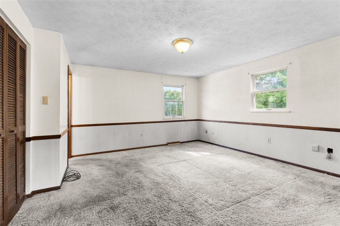 Master Bedroom with en suite Full Bathroom