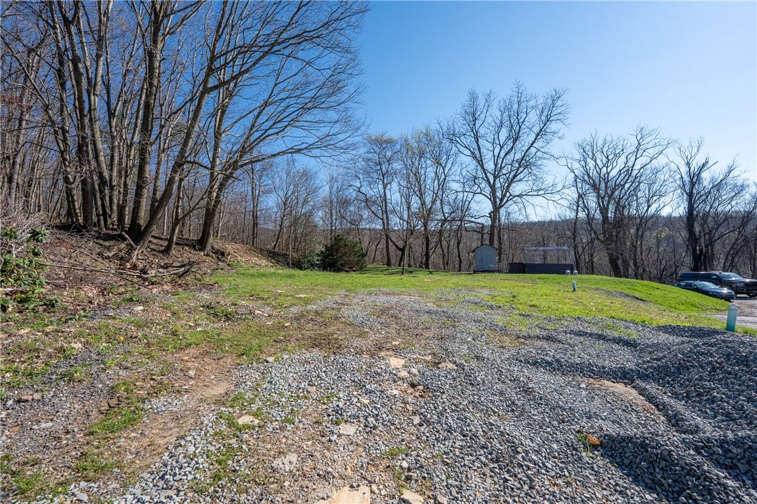 221 Malvina Ln, Latrobe, PA 15650