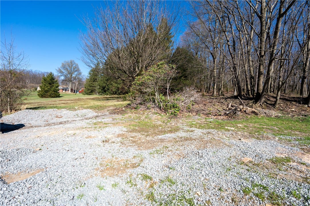 221 Malvina Ln, Latrobe, PA 15650