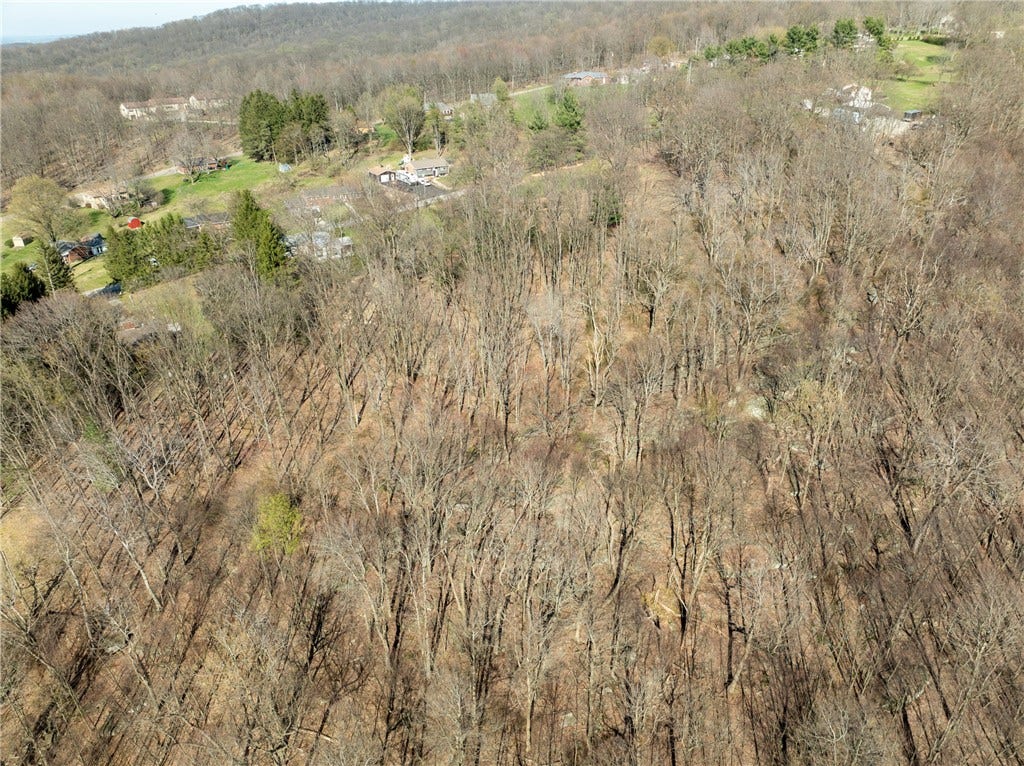 221 Malvina Ln, Latrobe, PA 15650