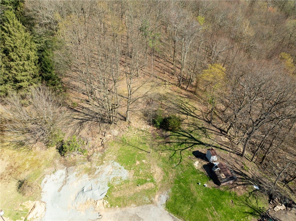 221 Malvina Ln, Latrobe, PA 15650