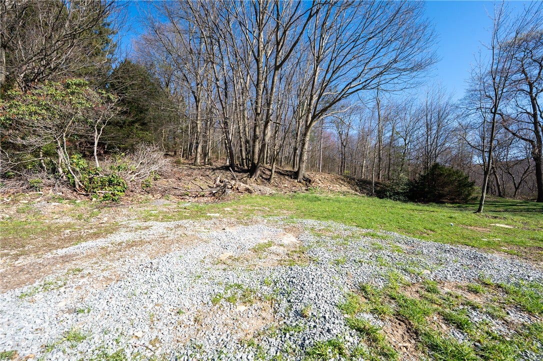 221 Malvina Ln, Latrobe, PA 15650
