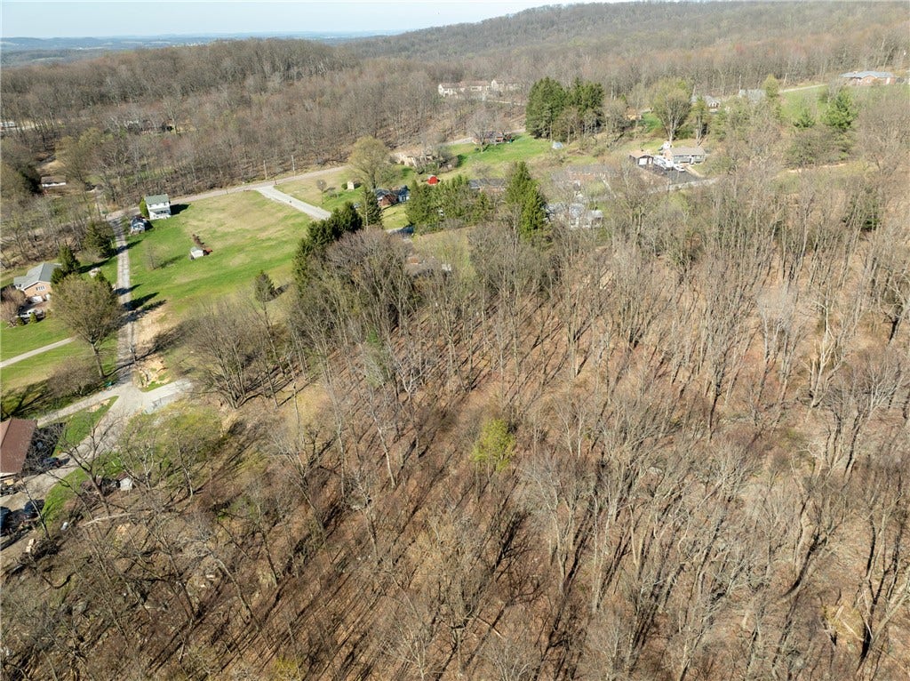 221 Malvina Ln, Latrobe, PA 15650