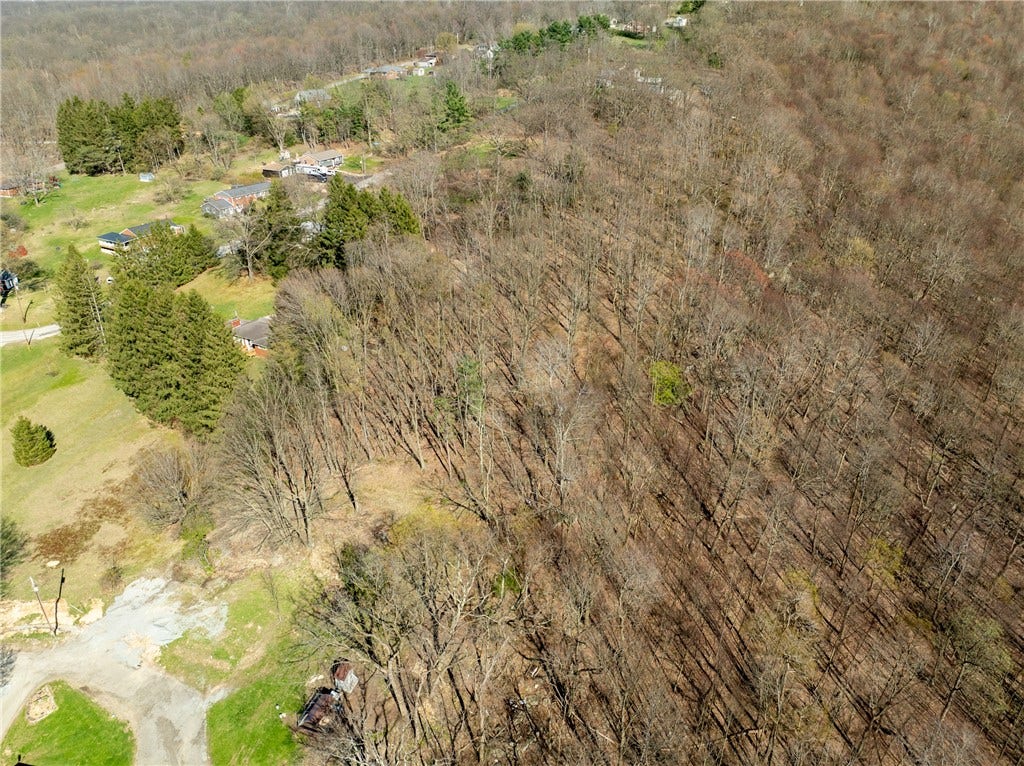 221 Malvina Ln, Latrobe, PA 15650