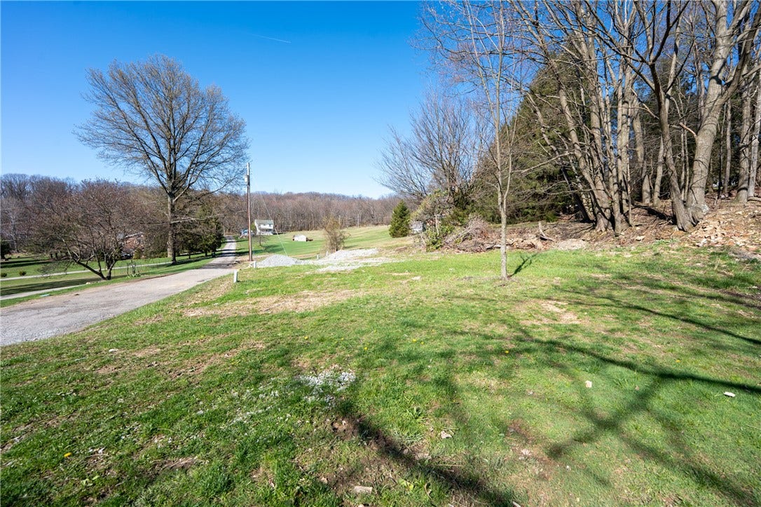 221 Malvina Ln, Latrobe, PA 15650