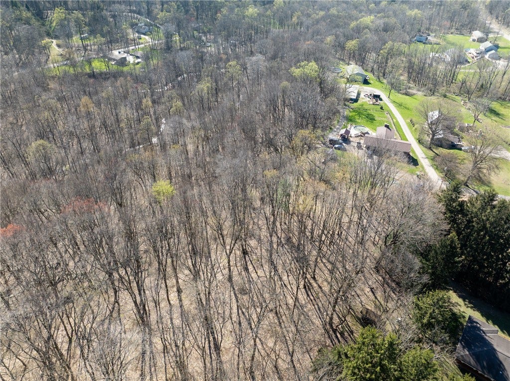 221 Malvina Ln, Latrobe, PA 15650
