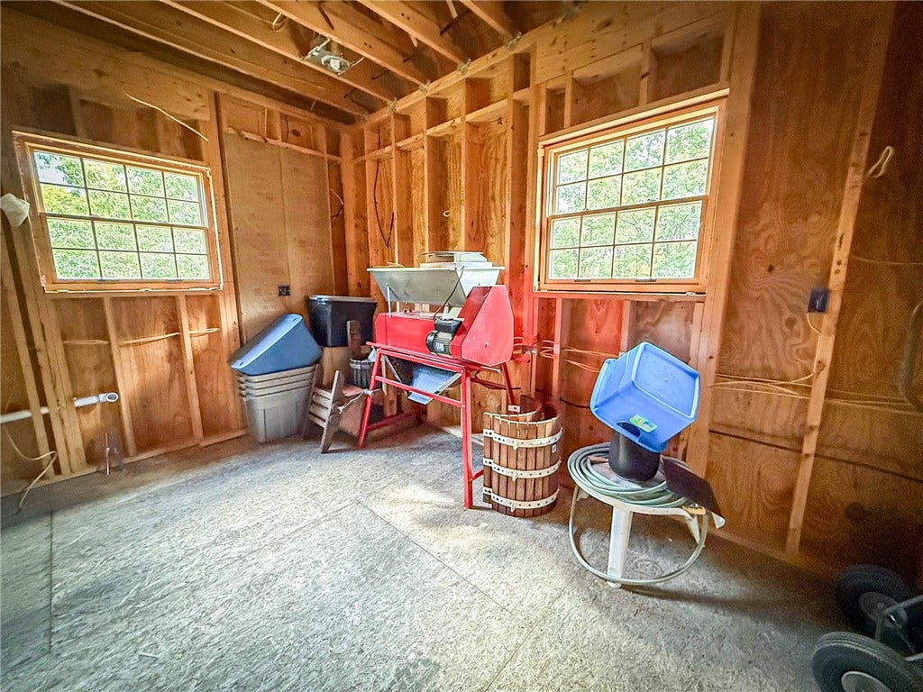 115 Dreher Farm Ln, Butler, PA 16002