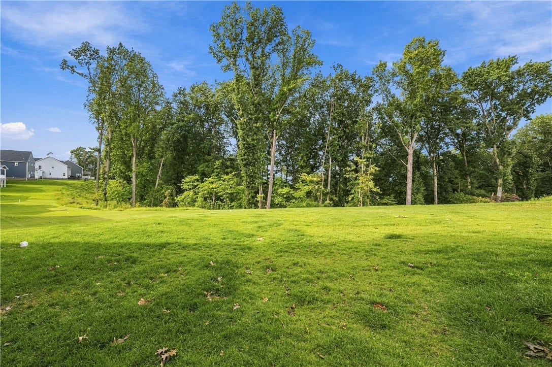 Relaxing setting, and room for a fun outdoor gathering!