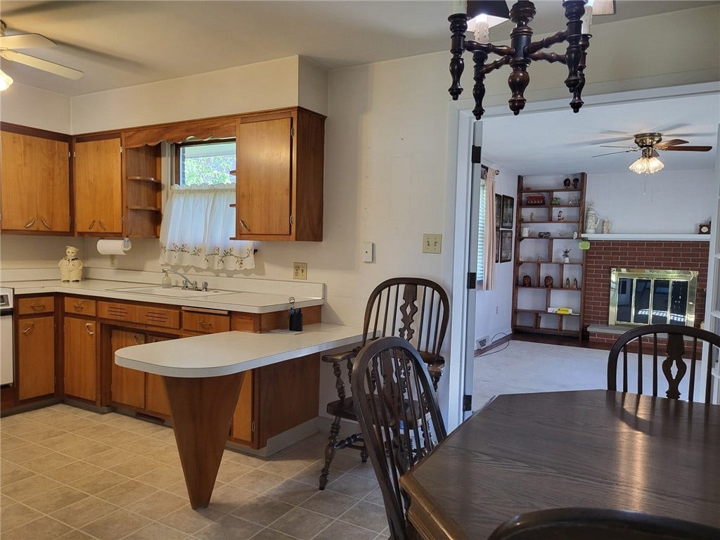 18 Joanne Dr, Latrobe, PA 15650