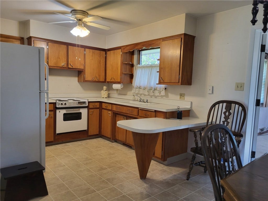 18 Joanne Dr, Latrobe, PA 15650