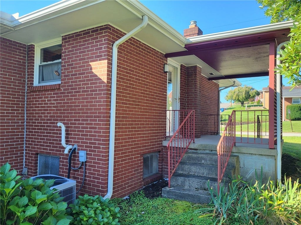18 Joanne Dr, Latrobe, PA 15650
