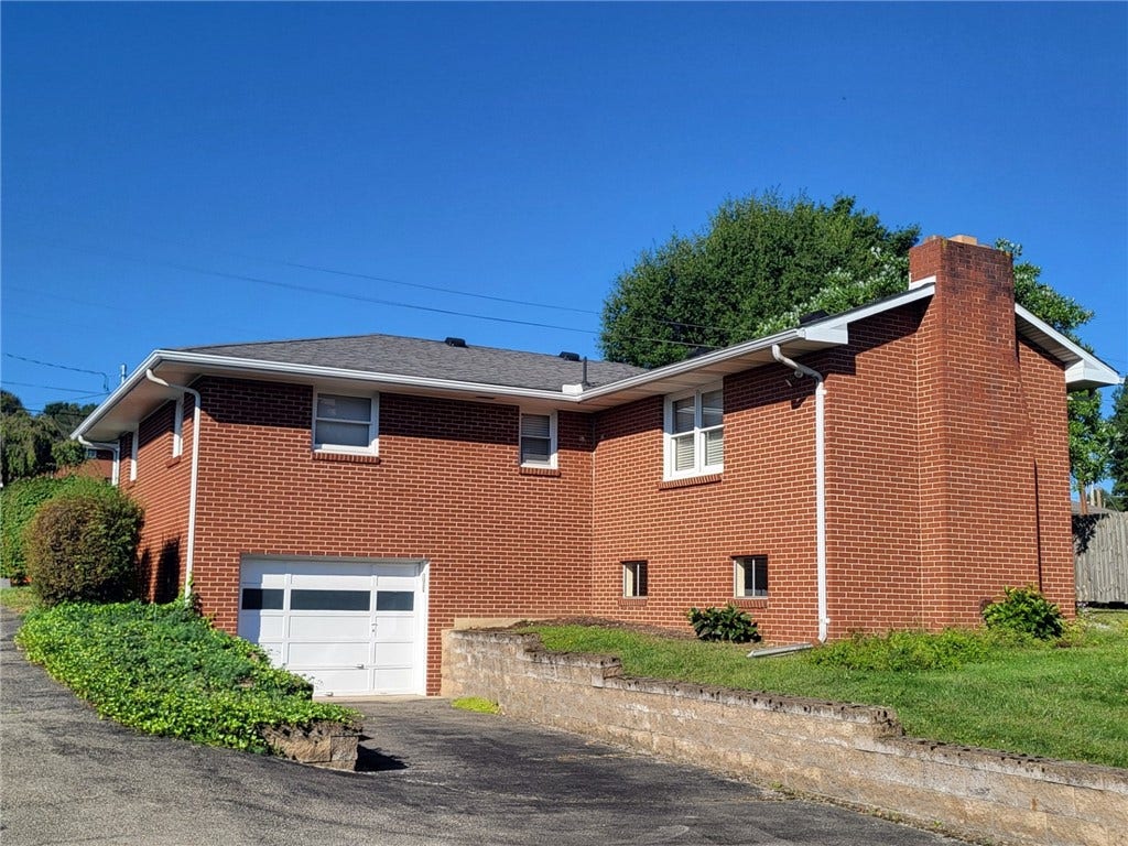18 Joanne Dr, Latrobe, PA 15650