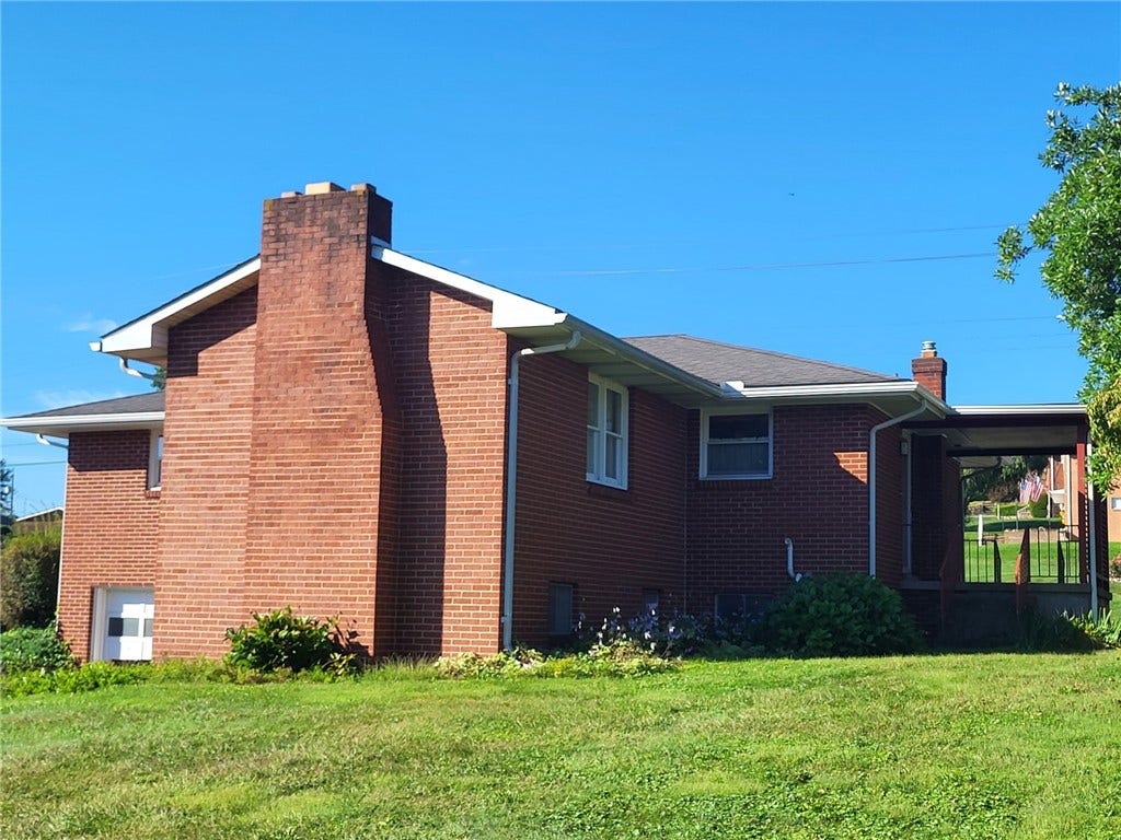 18 Joanne Dr, Latrobe, PA 15650