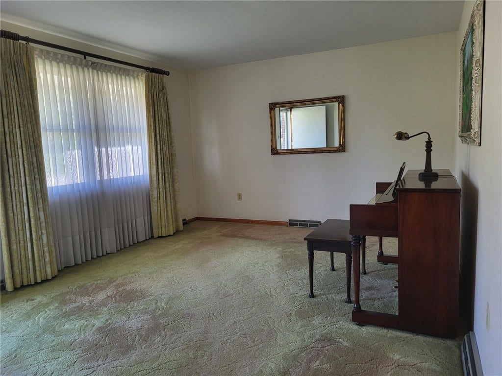 18 Joanne Dr, Latrobe, PA 15650