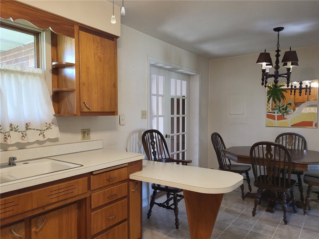 18 Joanne Dr, Latrobe, PA 15650