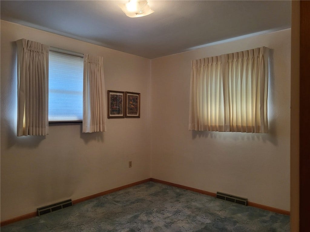 18 Joanne Dr, Latrobe, PA 15650