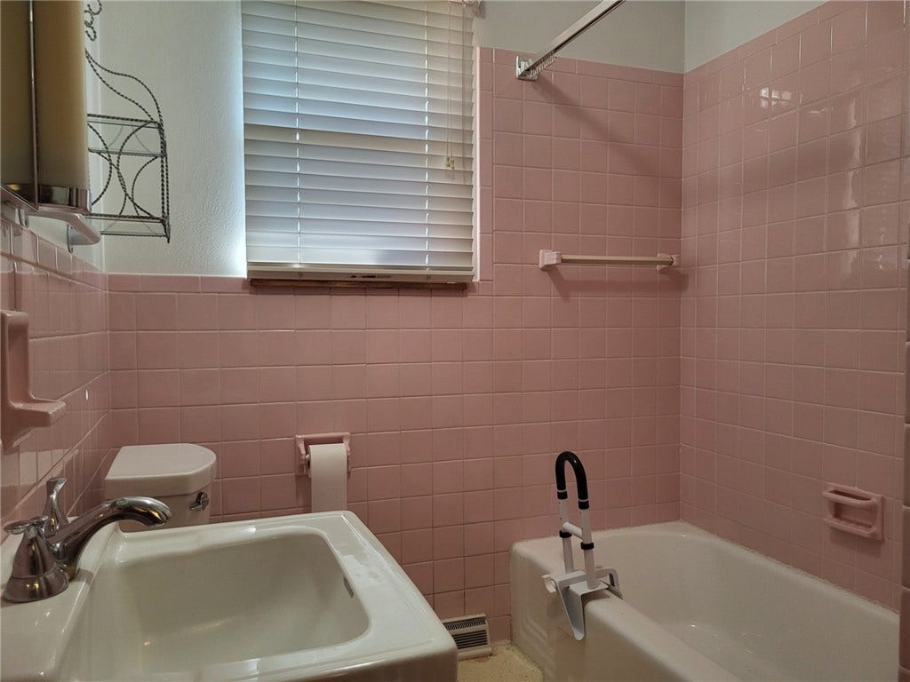 18 Joanne Dr, Latrobe, PA 15650