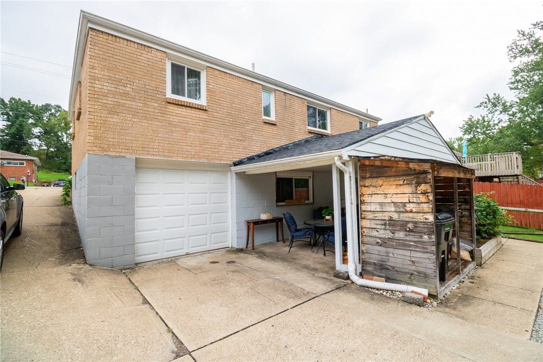 1112 Logan Rd, Bethel Park, PA 15102