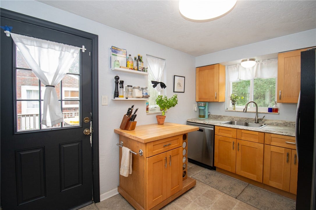1112 Logan Rd, Bethel Park, PA 15102