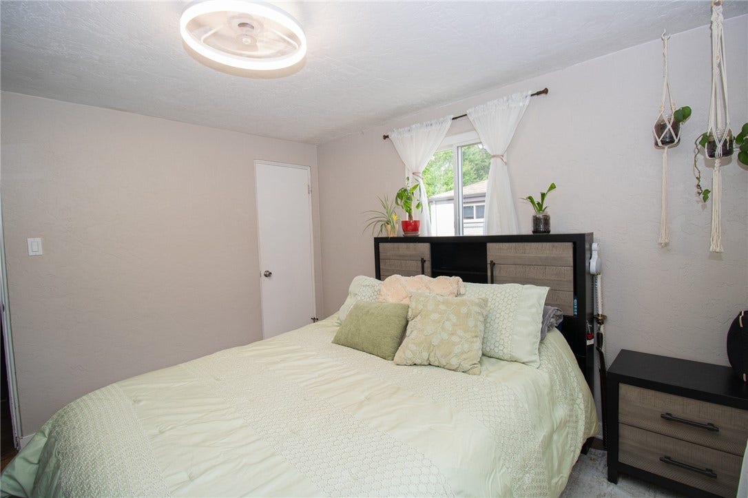 1112 Logan Rd, Bethel Park, PA 15102