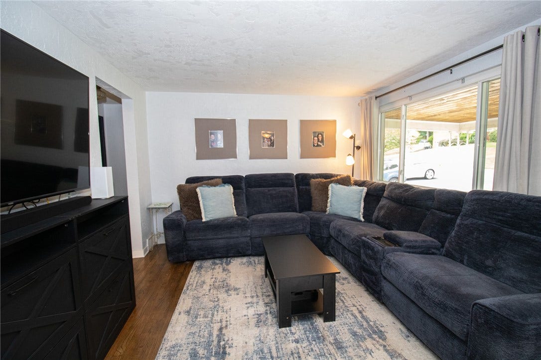 1112 Logan Rd, Bethel Park, PA 15102
